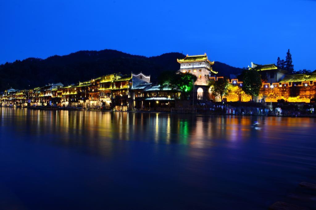 凤凰花时间江景民宿 外观 照片